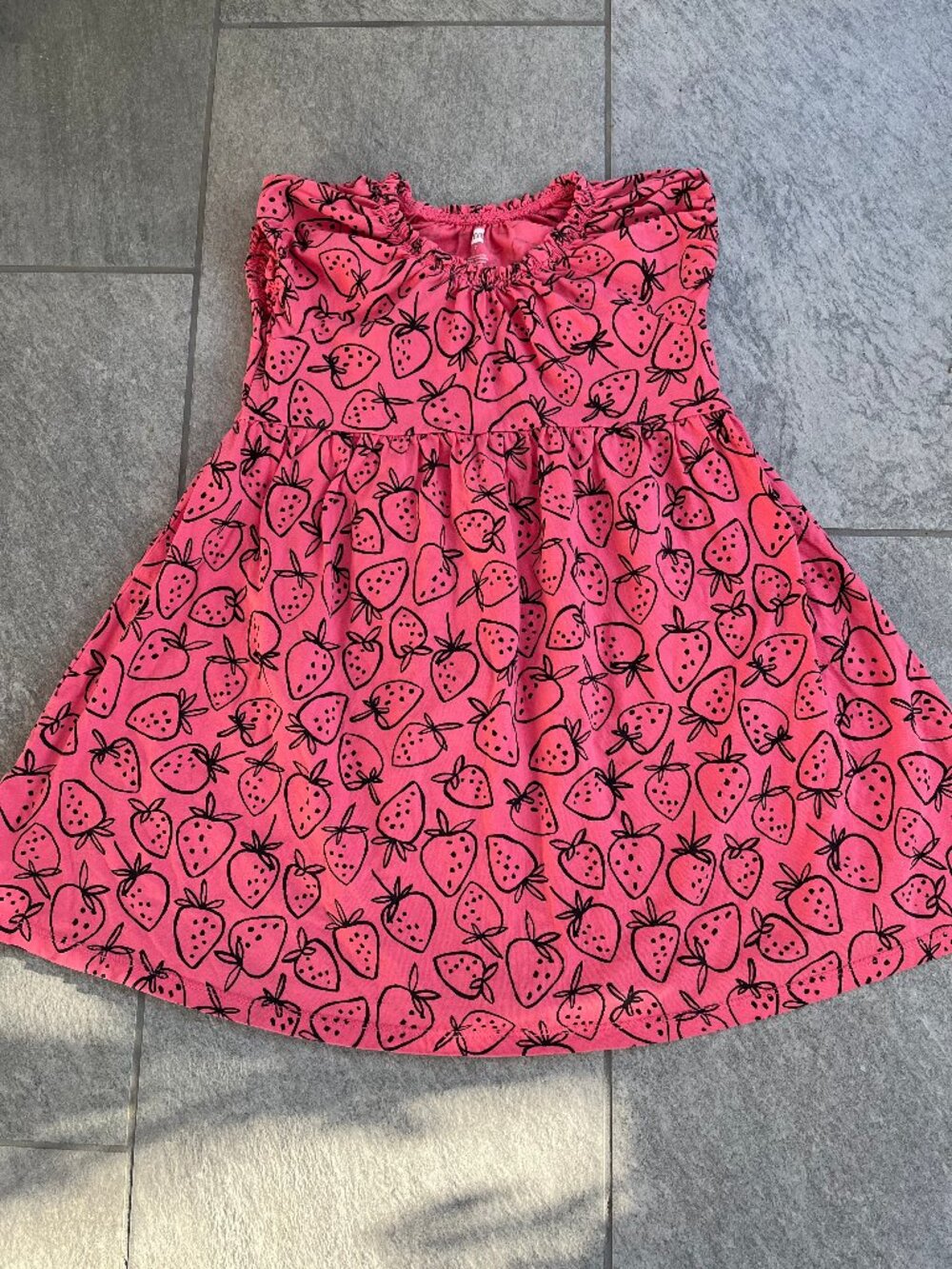 Tea collection strawberry dress, size 7